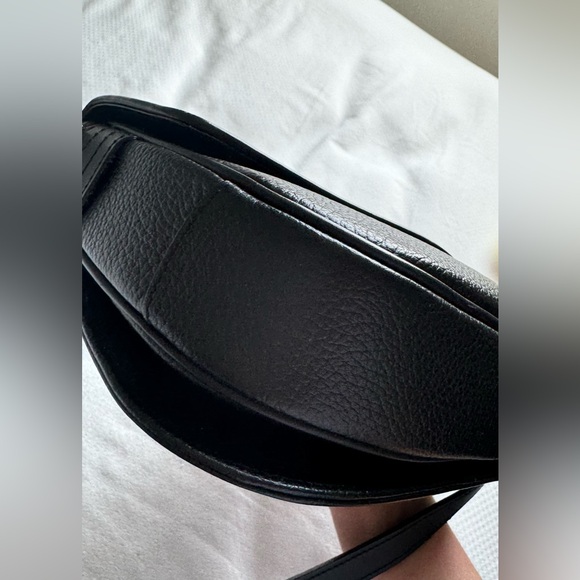🙏Burberry Leather Sling Bag - Picture 5 of 16